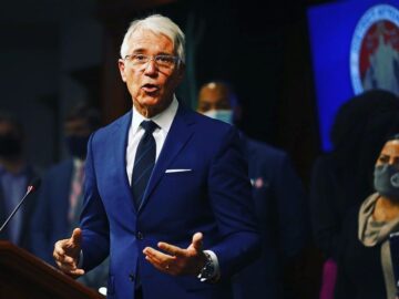 Gascón recall proponents deliver 717,000 signatures to county