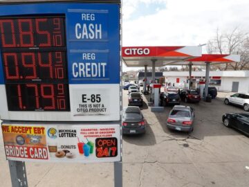 Are you Getting a Stimulus Check? for Some Middle-Class Taxpayers is Heading to Bank Accounts as Early as Oct. 7