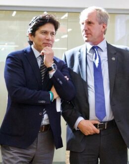 Shameless Kevin de León? He Announces that He Will not Resign