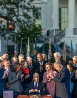 Biden to extend student loan pause as court battle drags on