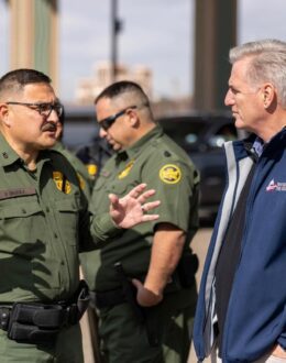 Plan to impeach Mayorkas is criticized by some Republicans