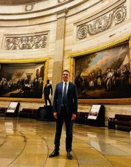 Record number of Latino congressmen in Washington