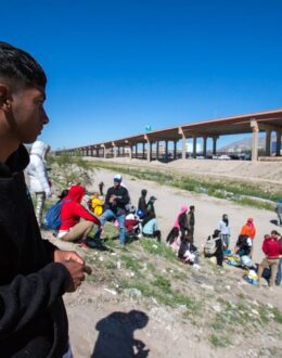 Authorities on alert for massive crossing of immigrants