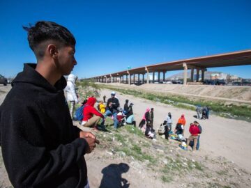 Authorities on alert for massive crossing of immigrants