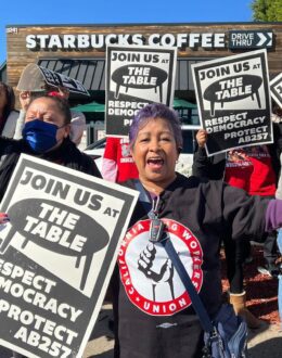Fast-Food industry attacks the AB257 law that increases workers’ salaries