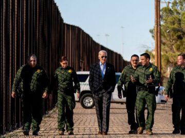 U.S. grants migrants access to appointment system for border crossings