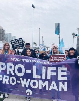 US divided over Roe’s repeal as abortion foes gird for march