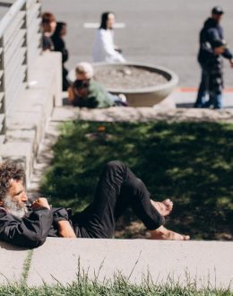 Stress and poverty: the other enemies of Latinos