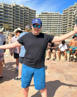 Spring breakers gather near Mexico border despite warning on crime