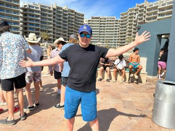 Spring breakers gather near Mexico border despite warning on crime