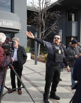 Government races to reassure US that banking system is safe