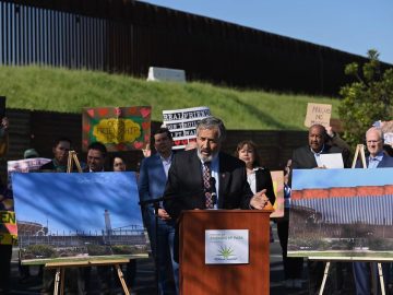 Lawmakers, leaders insist on stop to border wall construction