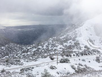 California, beleaguered by earlier storms, gets fresh snow