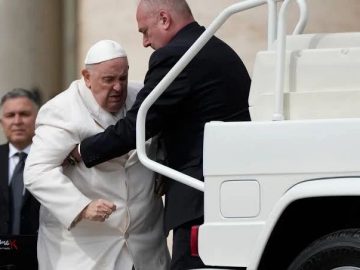 Vatican: Pope improving since hospitalization with infection