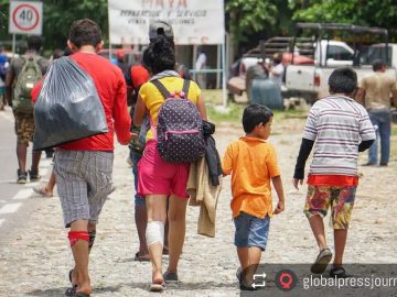 Increase pressure to stop the migrant family detention program