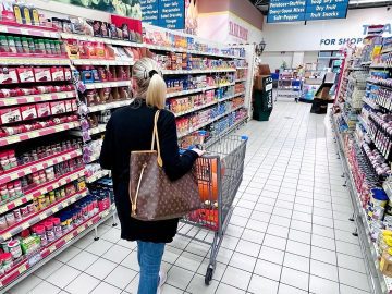 Americans are now beginning to spend less on purchases