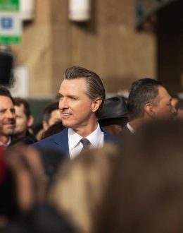 California punishes Walgreens with million-dollar contract