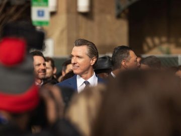 California punishes Walgreens with million-dollar contract