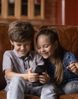 8 Tips for Parents and Teens on Social Media Use