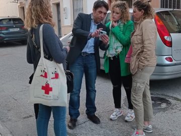 Having Neighbors Reduces the Risk of Mental Health Issues