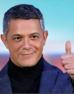 Alejandro Sanz reappears with a message; “the sun is on its way”