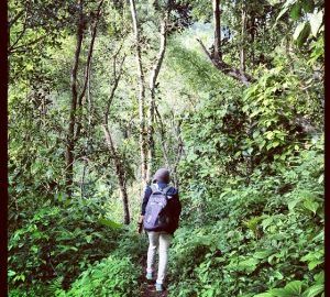 Walking and silence: meditation in movement