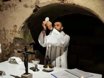 “Taquería Offered its Employees a ‘Priest’ to Confess their ‘Workplace Sins’.”