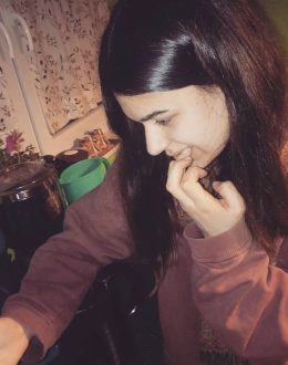 New Research Suggests that Gentle Touch Could Help Stop Nail-Biting