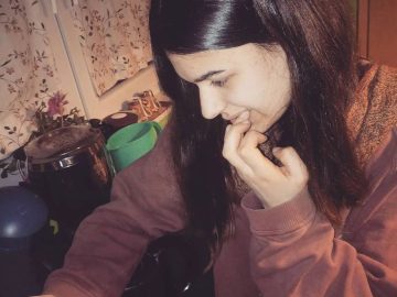 New Research Suggests that Gentle Touch Could Help Stop Nail-Biting