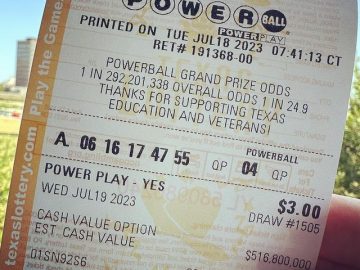 Powerball jackpot hits $1 billion after no winning tickets sold