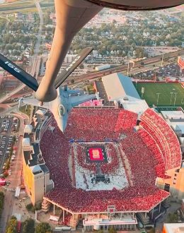 Nebraska volleyball stadium event draws 92,003 to set women’s world attendance record