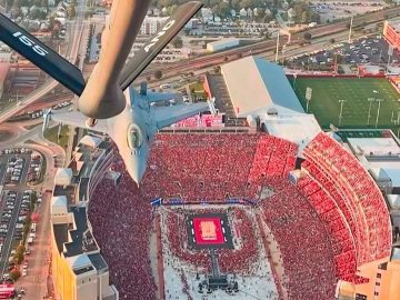 Nebraska volleyball stadium event draws 92,003 to set women’s world attendance record