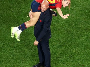 Spanish soccer president refuses to resign despite kissing a player on the lips at Women’s World Cup