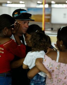 The drama of the Venezuelan girl who died on a bus sent from Texas to Chicago