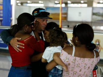 The drama of the Venezuelan girl who died on a bus sent from Texas to Chicago