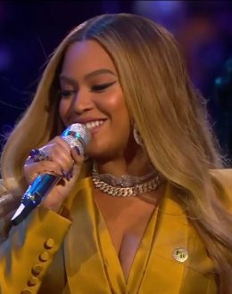 Gannett, the Largest US Newspaper Chain, Hires Taylor Swift and Beyoncé Knowles-Carter Writers