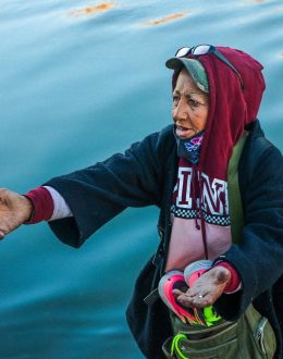 Mexican families cross U.S. border in unprecedented numbers