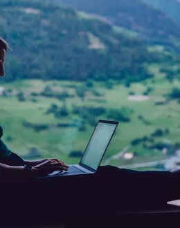 Are you looking for a companion for traveling as digital nomads?