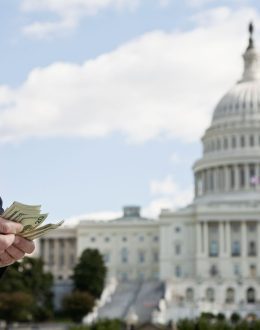 U.S. Incomes Fall for Third Straight Year