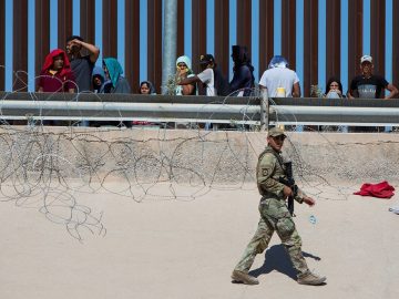 New avalanche of migrants floods the border