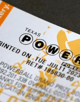 Powerball jackpot climbs to $835 million after no one overcomes awful odds to win top prize