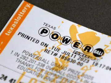 Powerball jackpot climbs to $835 million after no one overcomes awful odds to win top prize