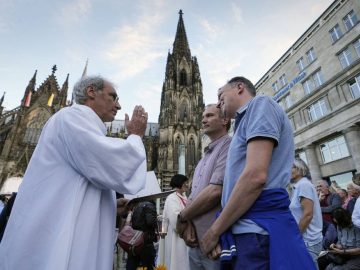 The rebellion of Catholic priests begins: they conduct ceremonies for same-sex couples