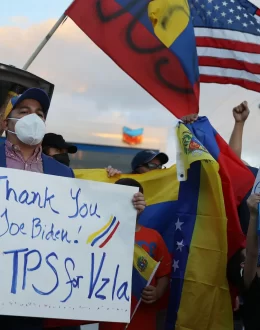 US offers work permits to 500,000 Venezuelans already in country