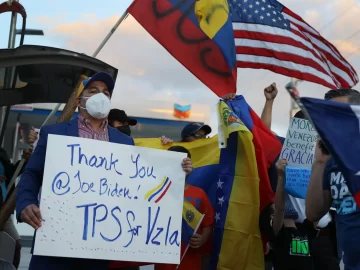 US offers work permits to 500,000 Venezuelans already in country