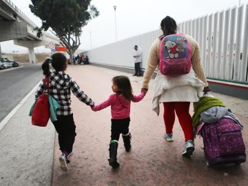 Government agrees on settlement to families separated at the border