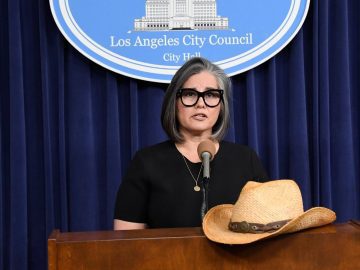 Councilwoman urges community to enroll seniors in free meal program