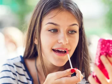 Beauty products against Social Media filters, both harmful to a real image of teenagers