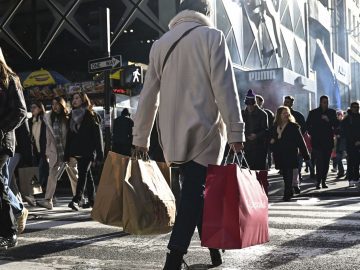 Professional forecasters raise expectations for U.S. economy in 2024