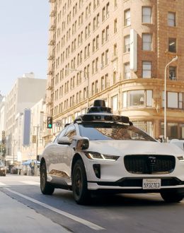 Autonomous taxis have arrived in Los Angeles